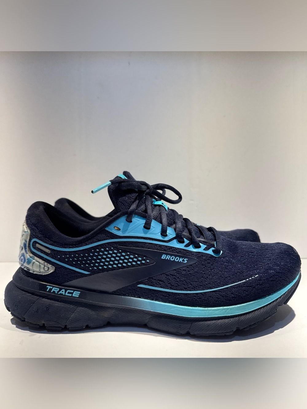 Brooks Trace 2 Hero Pack Medical Heel Pattern Blue Sneaker Women’s Size 9.5M